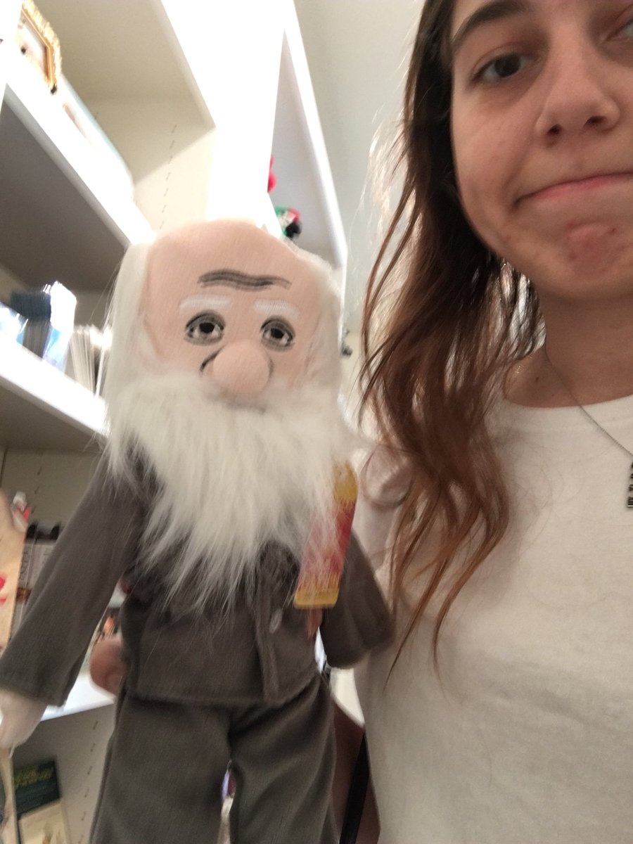 KendallSmith280's tweet photo. No pics allowed inside the exhibit but snagged a pic w Darwin before leaving @OxyEvo https://t.co/sJF0XQCzGC