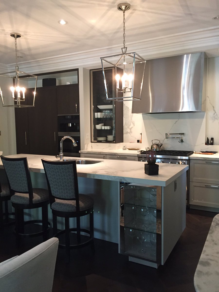 LHBA_'s tweet photo. #ParadeofRenos17 Barton St. home from @duobuilding is a popular stop! A great downtown heritage home transformed into modern condos. https://t.co/EWvOeHbAhz