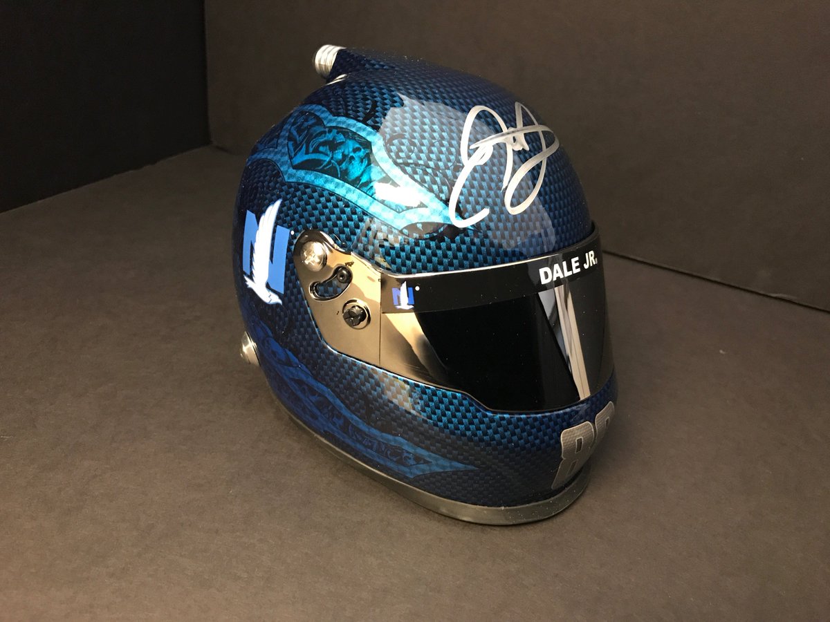 NW_Sports's tweet image. Retweet by tomorrow at 11 AM EST &amp;amp; one lucky fan will have a chance to win a @DaleJr signed mini-helmet. #NW88JR
