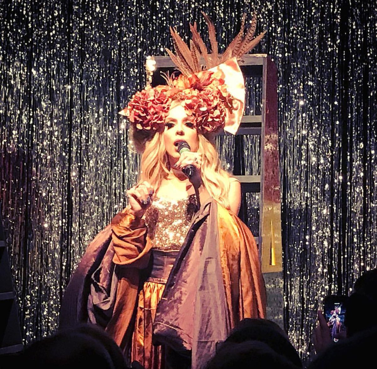 aIaskadaily's tweet photo. alaska at the access all areas tour
brooklyn, new york 
09/30/2017
📸: atomicv8/visadecline via instagram https://t.co/bUEkOCEJOe