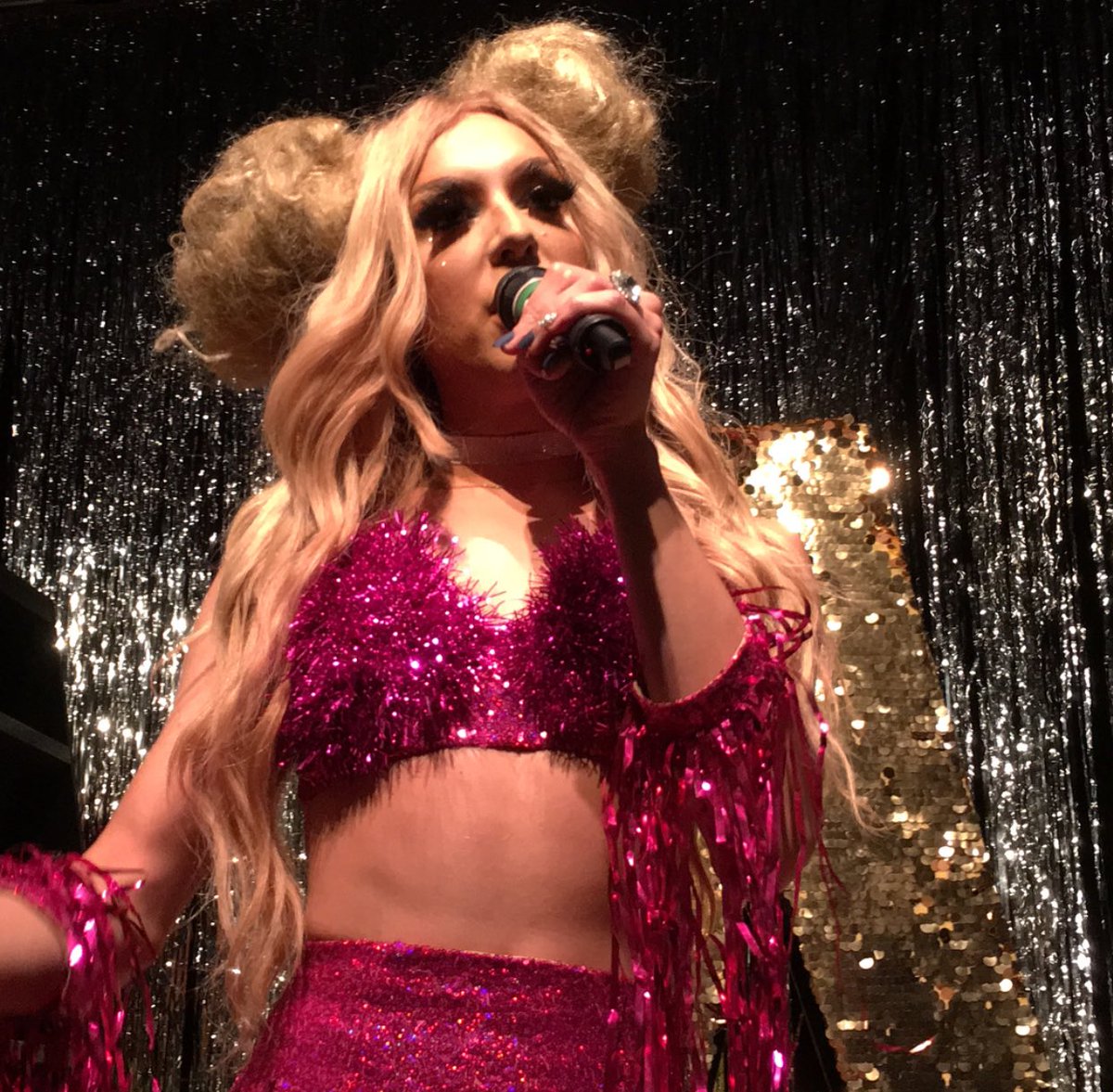 aIaskadaily's tweet photo. alaska at the access all areas tour
brooklyn, new york 
09/30/2017
📸: biacrleite via instagram https://t.co/KGOk1x3NiD
