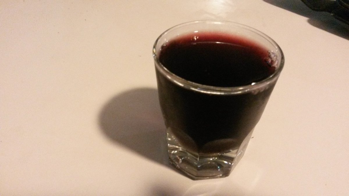 DaGr77's tweet photo. Ein Hausweinchen in Ehren - und auf dem Bildschirm läuft #MilanRoma (@ #BarAngelo #Levanto ) #drinkporn #DanielOnTour https://t.co/aGgzF1IKjF
