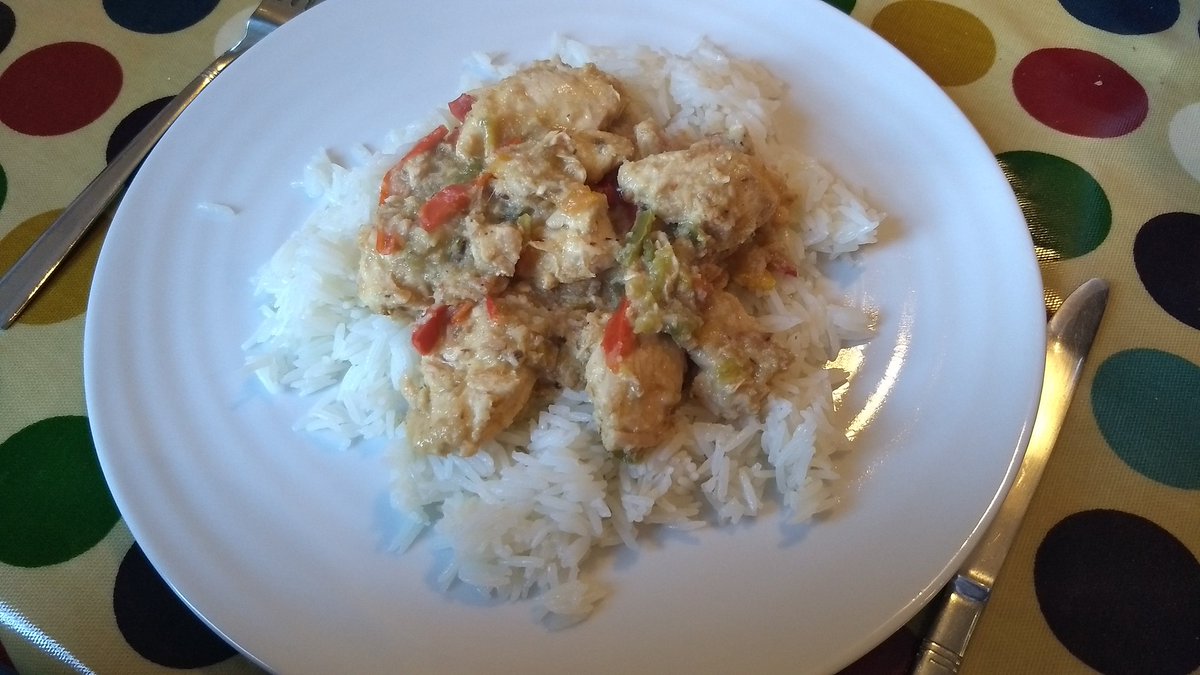 ianmatchett's tweet photo. #f1food for #MalaysiaGP with a lovely chicken rendang. https://t.co/THjXOS9xSg