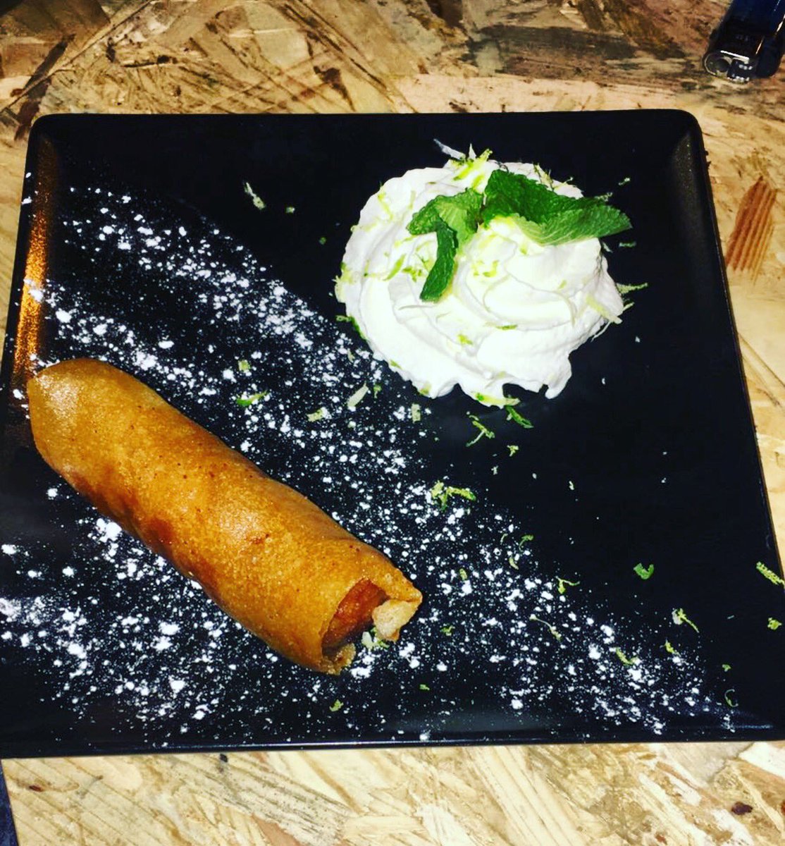 AtelierStRoch's tweet photo. Le bonheur est dans l’assiette 🍛🥗🍗🍫😍😋😋😋 !!!! @AtelierStRoch @ #atelierstroch #produitsfrais #produitslocaux #restaurant #montpellier https://t.co/7U8KSFP4XU