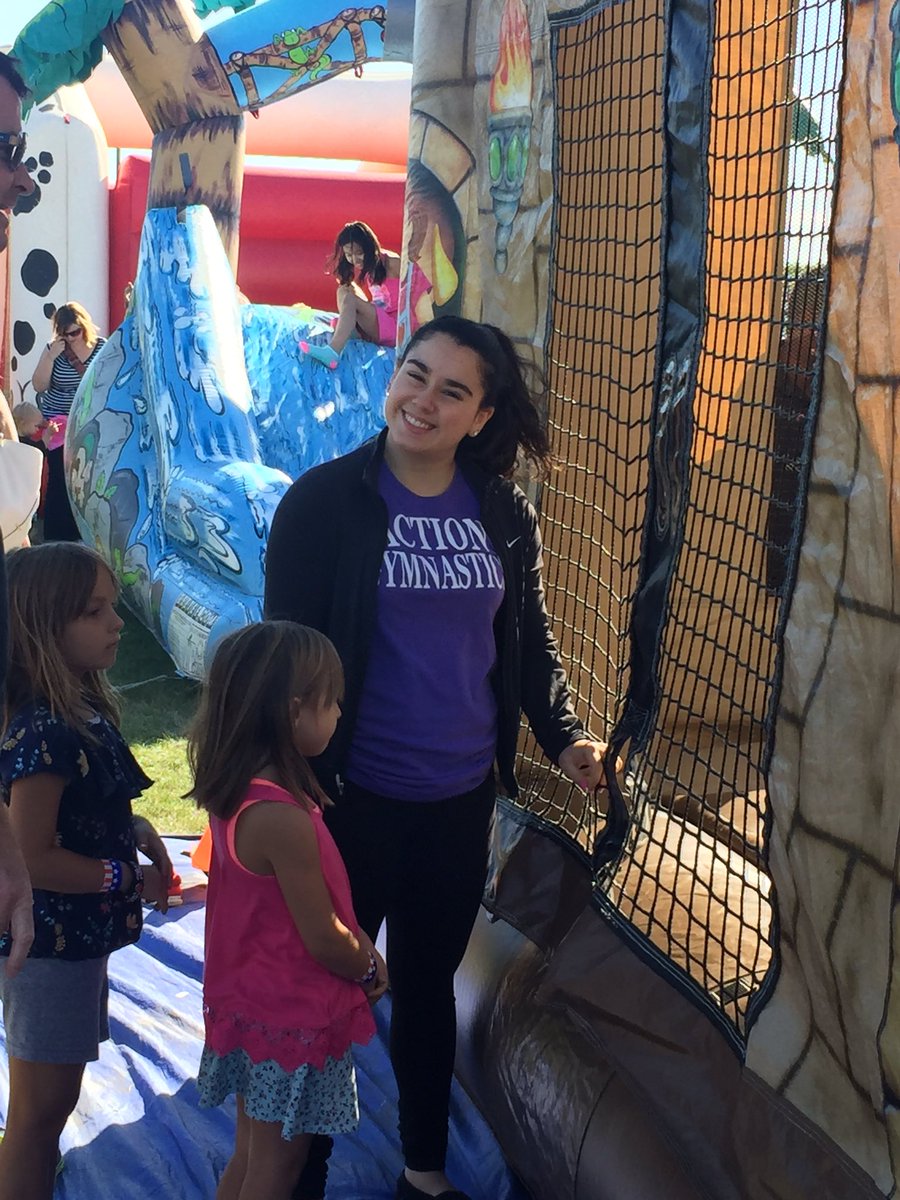 ActionGymDarien's tweet photo. Many thanks to Jess, Casey, Sophia, Dominic and Sarah for helping at Harvest Fest! https://t.co/7So2RLQeUw
