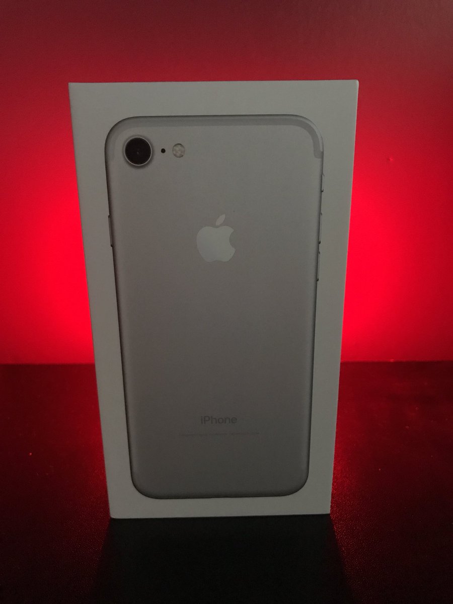 RzMerch's tweet image. White and Silver iPhone 7 giveaway (128gb)

To enter:
Like and Retweet this and @MilkyBillz pinned tweet.

MUST FOLLOW BOTH!!!
Do all!!