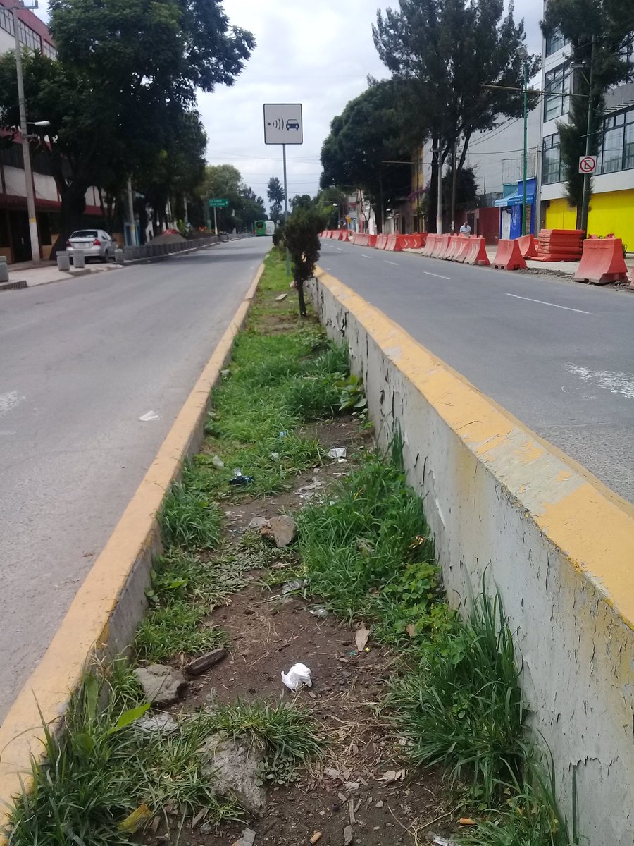 RedEmpGAP's tweet photo. Obras inecesarias #Linea7Metrobus #CDMX @ControlCMX1 @sdpnoticias @Involucrategam @ALDFmorena @LibanoParque @nexosmexico @jenaro9 #RT https://t.co/Sv7Sva6rvq