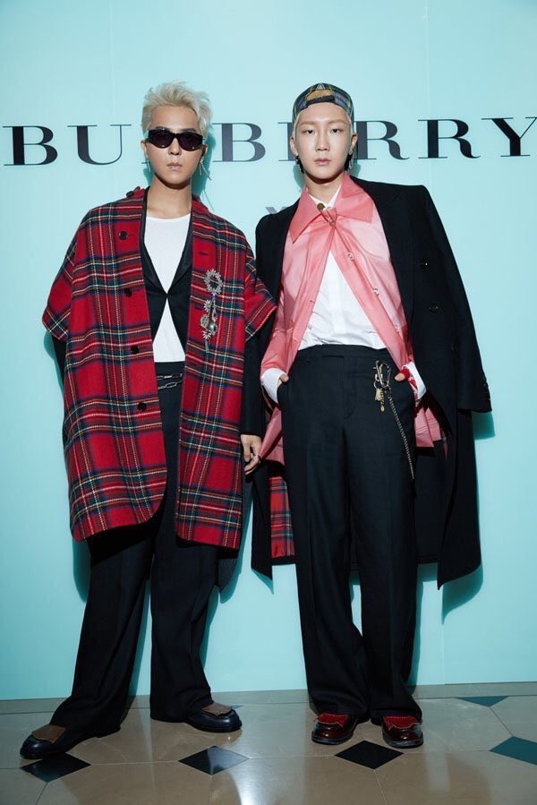 WINCOUTURE's tweet photo. — #송민호 &amp; #이승훈 // 170922 https://t.co/Zl39PaZAEB
