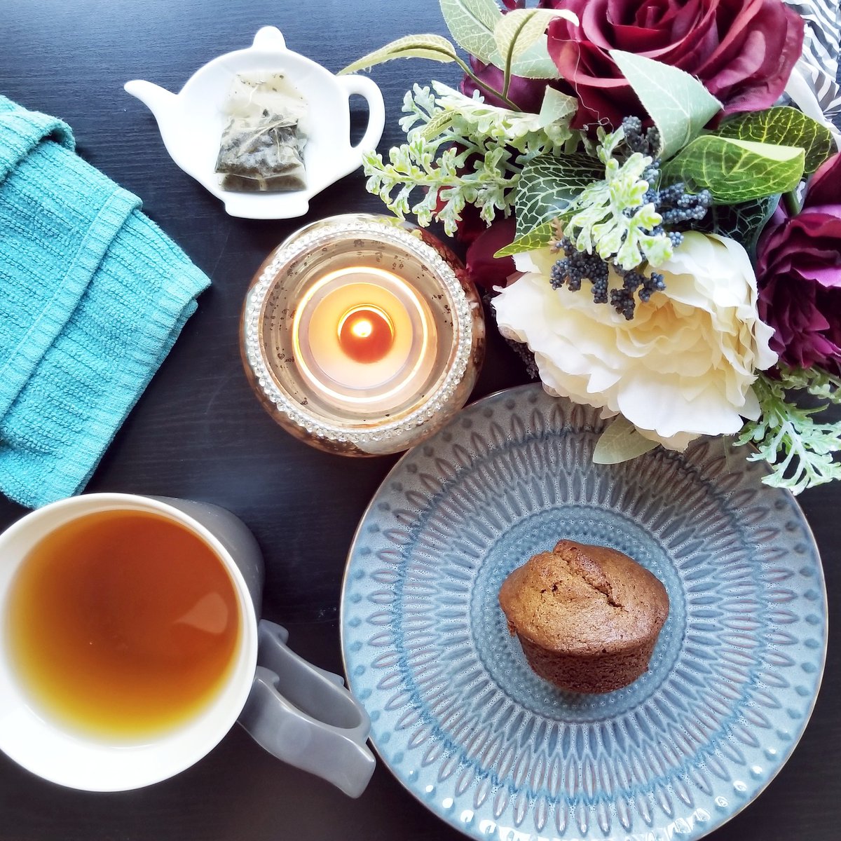 NYMannequin's tweet photo. Feeling #fallmode this Sunday w/ #traderjoes pumpkin muffins & #weddinginspo w/ this @MichaelsStores bouquet ๐ https://t.co/l5qswJpjED