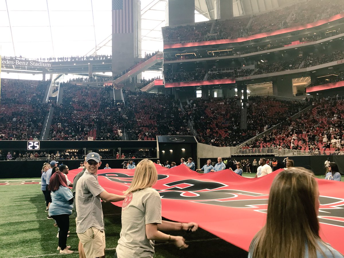 FalconsCR's tweet photo. Meadowcreek High School serves as the Flag Crew for today’s game vs the Buffalo Bills. 🏈 #RiseUp https://t.co/SP3p2L83s5