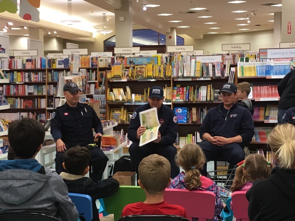 Indigo_Barrie's tweet photo. Thank you so much @Barrie_Fire for a wonderful night!!! #SnuggleupandRead #ChaptersBarrie #FridayNight https://t.co/EhKt2aldj5