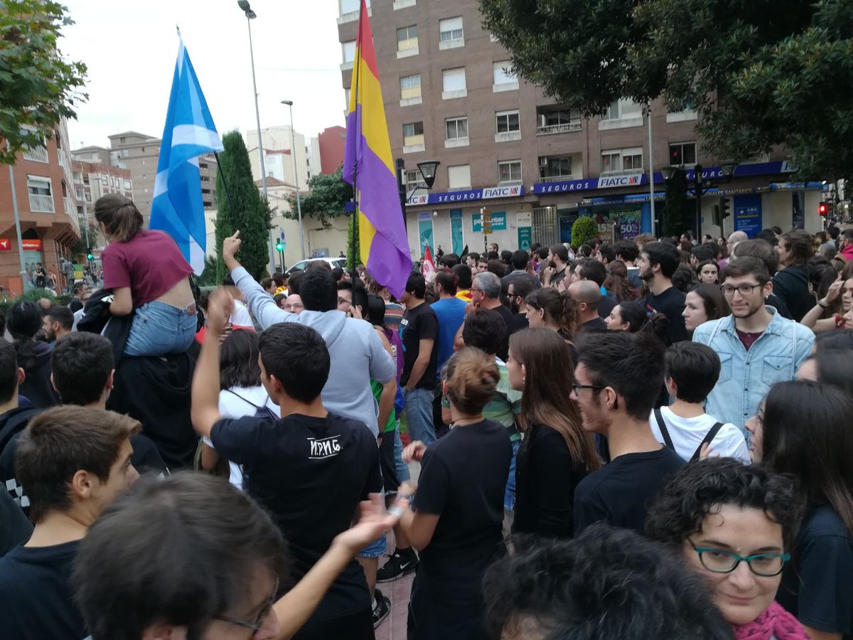 #castelló de gom a gom per la #democràcia i la #llibertat #CatalanReferendum