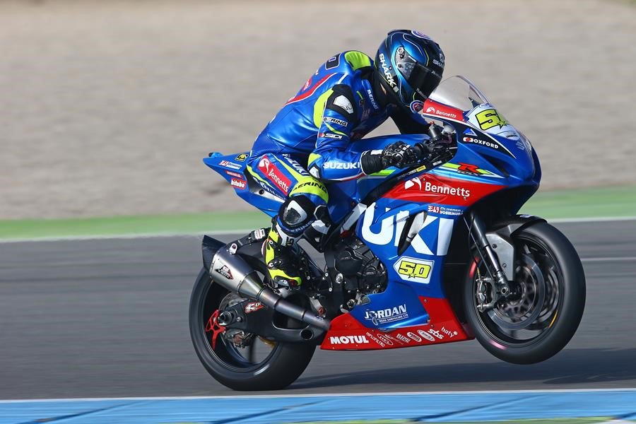 Motul_uk's tweet photo. Brilliant BSB win @SylvainGuintoli for @_HawkRacing @ttcircuitassen #WellDeserved #motulpower https://t.co/tMp4u4afZw