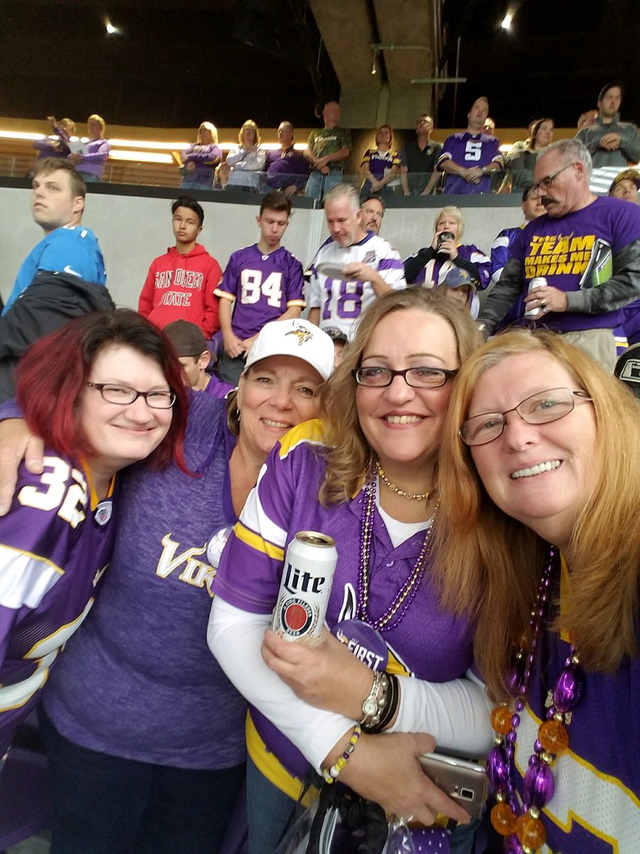 kmblum1's tweet photo. #centurylinklegends https://t.co/VsUQLjUzTd