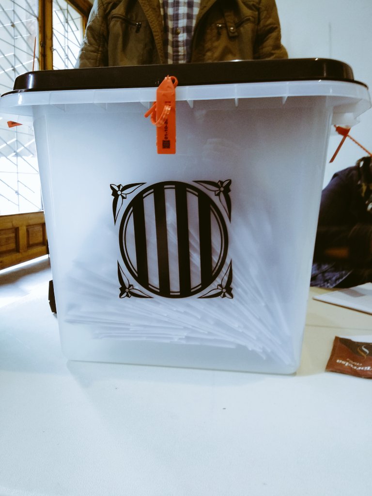 pjuvilla's tweet image. L'Enric es una bona persona amb majúscules, ara està entubat a Vall d'Hebrón x defensar una escola a la Mariola. Li encantaria q no defallim