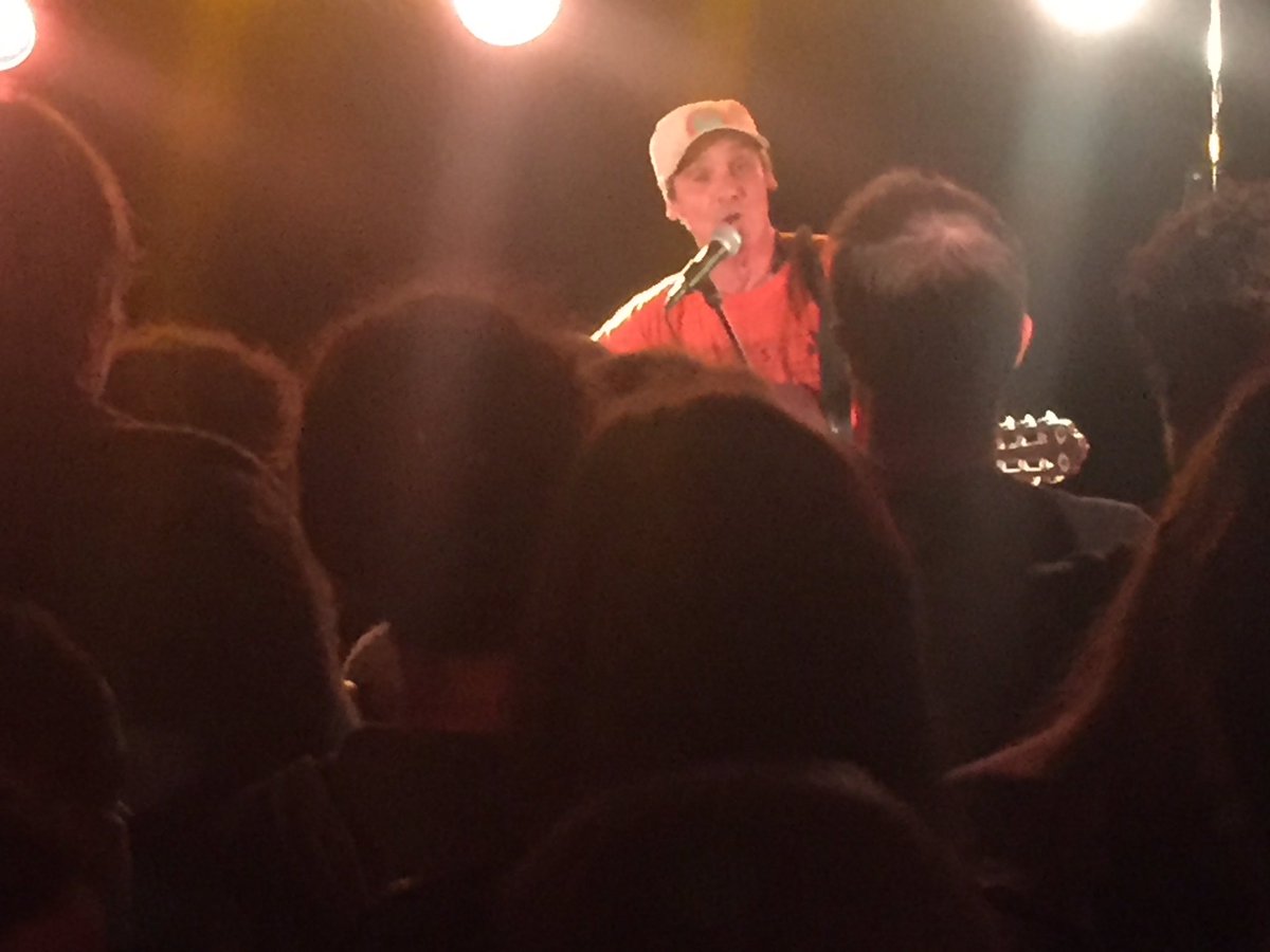 JLabbeSenat's tweet photo. @manuchao, concert intimiste au Mamm Douar Kafé à Auray. Toujours aussi rafraîchissant. On en a besoin, de fraîcheur en ces temps troubles. https://t.co/sNqHxwIsXn