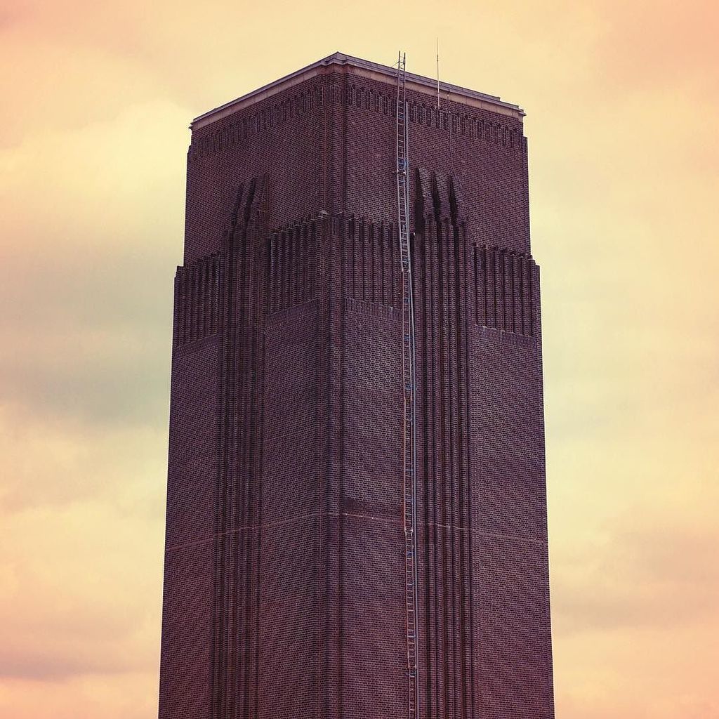 KajClausen's tweet photo. Tate Modern #tate #tatemodernmuseum #museums #brick #brickbuilding #tower #london #art #gallery #bankside #powerst… https://t.co/NGnzGNgDVb https://t.co/eenVkkFHWu