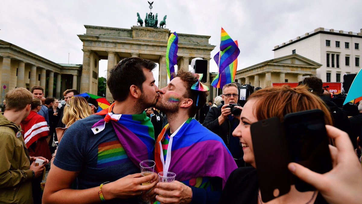 femmejpg's tweet photo. Congratulations to Germany on finally legalizing equal marriage!! ❤️💛💚💙💜 https://t.co/gqlB9yG8HG
