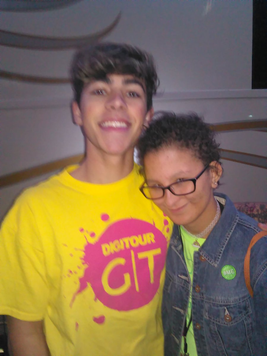 AdelleConexxion's tweet photo. GREAT pic of @mikeybarone & @jadeabstract_ @DigiTour GoodTimes is a ***MUST SEE*** #MikeyBarone #DigiTour #YouTube #GoodTimes #CatchaBag https://t.co/t7CbOXZ6LC