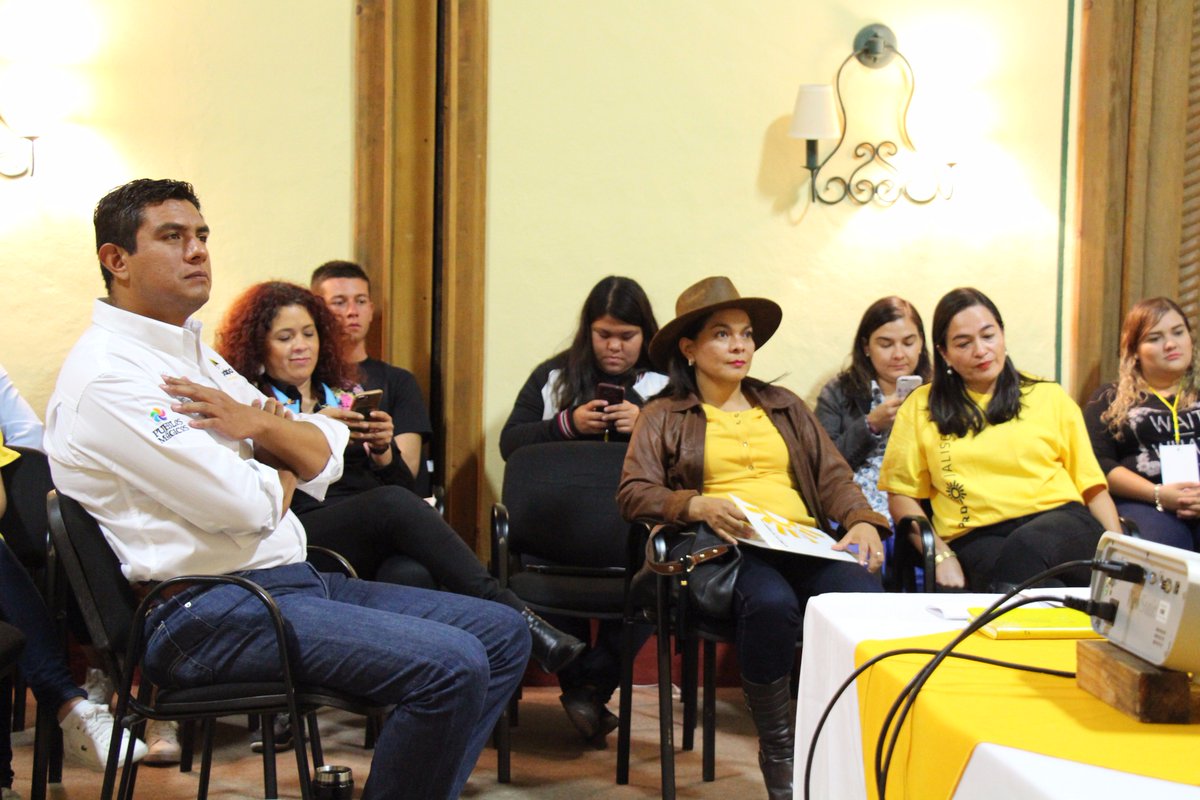 PRD_de_Jalisco's tweet photo. Es un honor tener a @Beatriz_Mojica en #Tapalpa, una mujer de izquierda generadora de acciones #GeneraAcción @ConsejoPRD @PRDMexico https://t.co/v1q1isadWv