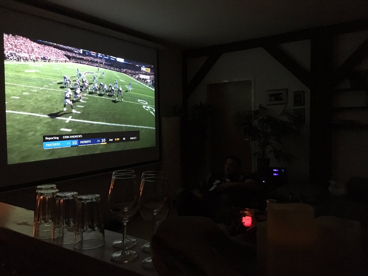 cyradin's tweet photo. Beamer zu 7. #ranNFL #ranNFLsuechtig #wirsinddiegeilsten #bier #icke #esume #lookingatthosegreatasses https://t.co/ZIKmVhEUtD