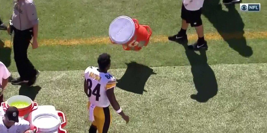 Fake_KDKA's tweet photo. Antonio Brown regrets starting self in fantasy. https://t.co/T8vYnV8fwH