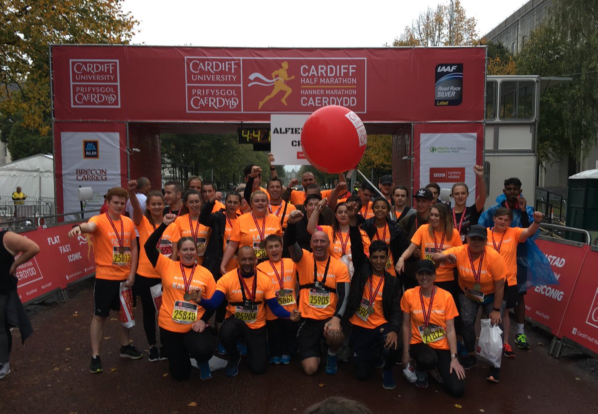 AlfiesArmy2017's tweet photo. So proud of @gareththomas14 and all of #AlfiesArmy2017.  Congratulations to all the amazing people who ran the #CardiffHalf https://t.co/DrT9DTCvOz
