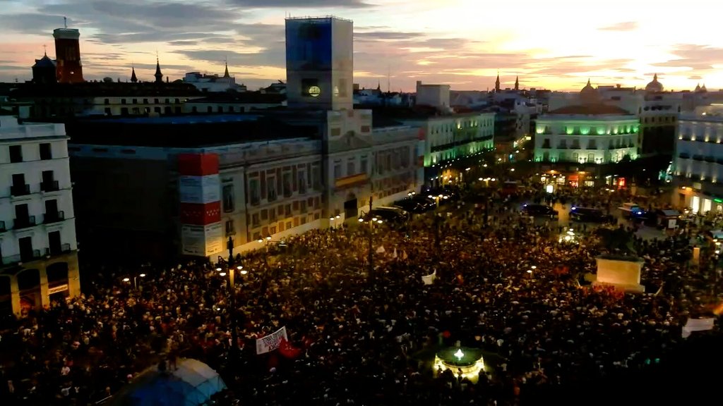 ElSaltoMadrid's tweet photo. Puerta del Sol 20:16 #MadridASolContraLaRepresion https://t.co/vtuKKCK8hr