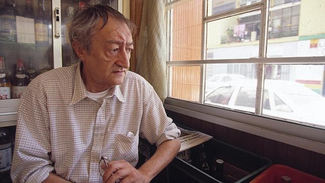 SevillaInsolita's tweet photo. Tal día como hoy hace 16 años (2001) en el hospital Virgen del Rocío fallecía, a la edad de 56 años, el singular rockero sevillano Silvio. https://t.co/X3FzUg87fU