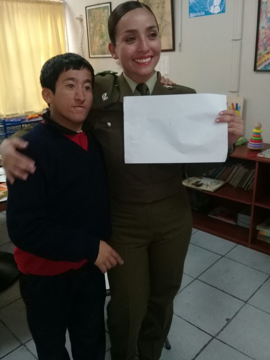PerrosSec's tweet photo. Tambian nos toca ayuda anudar los cordones a nuestros niños para evitar un accidente .Que gran labor de nuestros guías https://t.co/T6mFj0PCQa