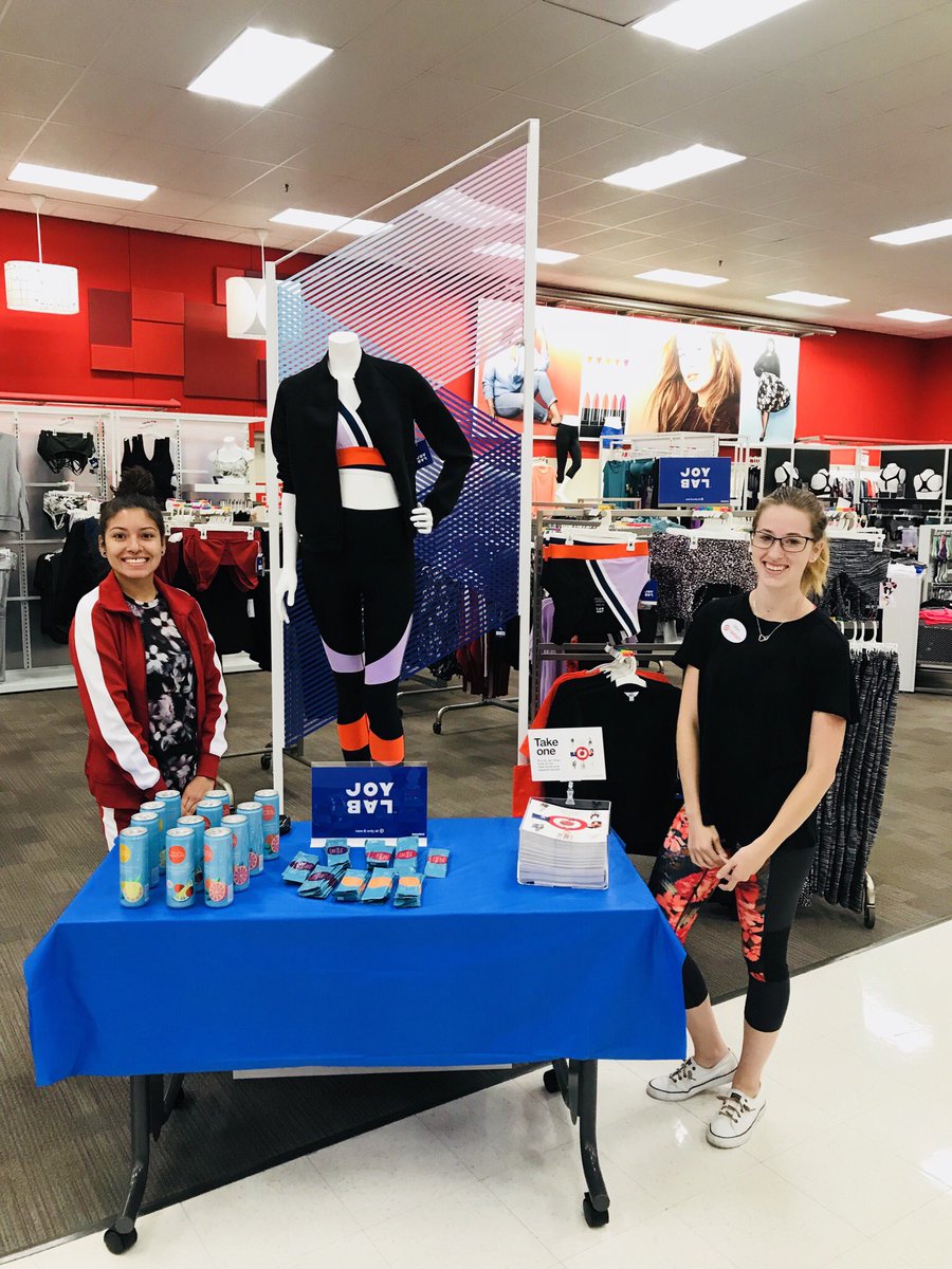 art_VMTL's tweet photo. A&amp;A TMs, Aillen and Gill are getting our guests excited about our new line! #JoyLab #CrunchesToBrunches #T1283 @pickadpi @PjeturSigurdson https://t.co/YVBh0jPXE0