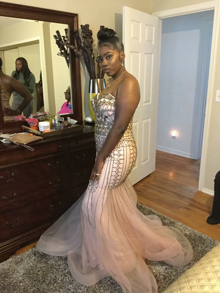 x___Najaaaa's tweet photo. last homecoming 💋 #SEN18R https://t.co/42oSQnMP8r