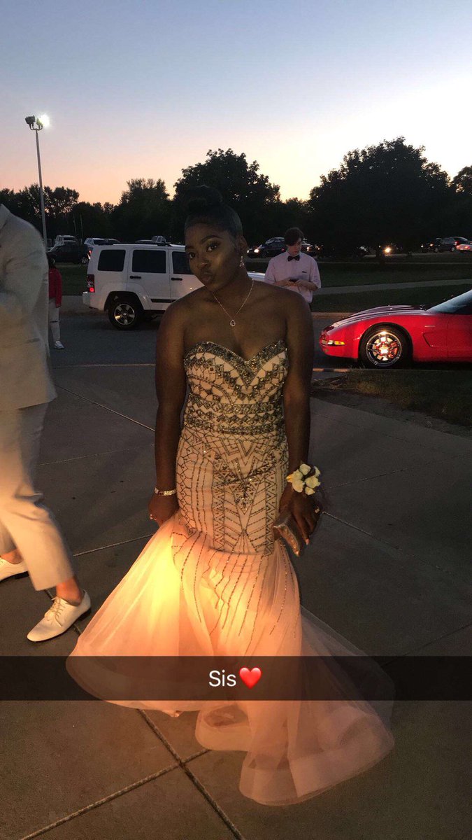 x___Najaaaa's tweet photo. last homecoming 💋 #SEN18R https://t.co/42oSQnMP8r