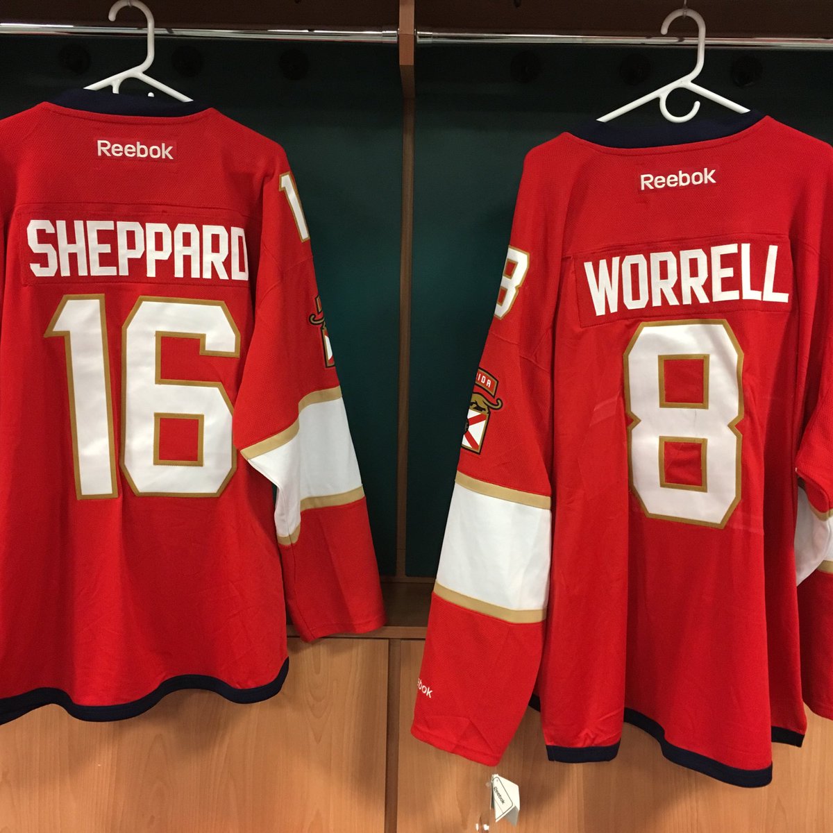 Getting ready for the Pucks for Bucks Alumni Game! Puck drop is at 4pm! 🙌 https://t.co/TeQBgAQmMk