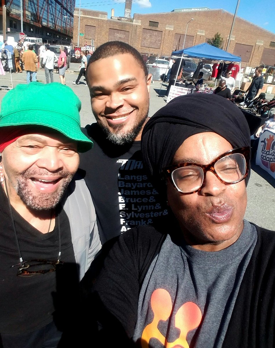 RayceenFans's tweet photo. Big Gay Flea Market @WhatsUpAtTown:
@RayceenHRH with @BaNakaDEV @PussyNoir @mr_cthomas and more https://t.co/5rzXGlwb1A