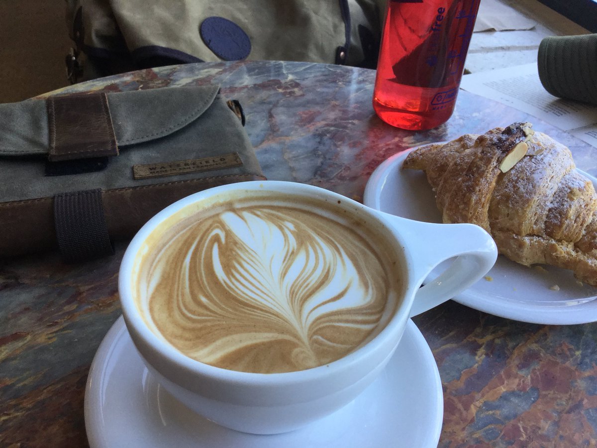 gogogo78's tweet photo. Halfway point of a long walk @SwingsCoffee #AlexandriaVA on a spectacular Autumn day @duluthpack @SFBags #October1st https://t.co/ouO3PHarJI
