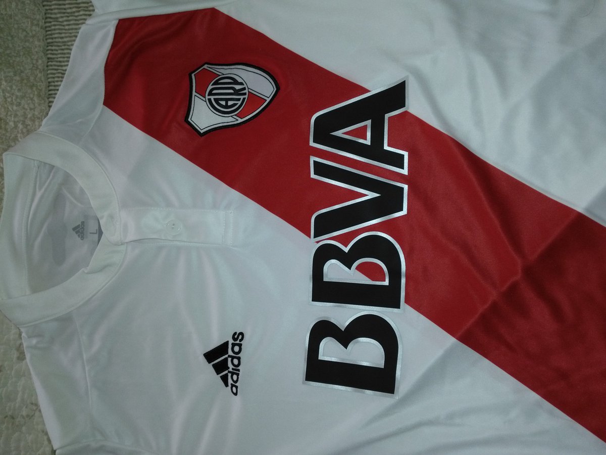 Sebasrur's tweet photo. Imagino que querés tener la nueva camiseta de #River. Homenaje a La Máquina. RT y te anotas! El 23-10 digo quién se la lleva. Vamosssss!! https://t.co/8gqDs8sr8o
