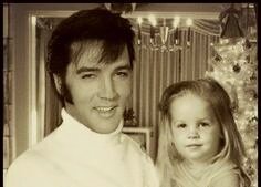 fashionnatascha's tweet photo. @VogueRunway I beg to differ #ElvisPresley #cooldadhair #statementhair https://t.co/vVU1MhDtS4