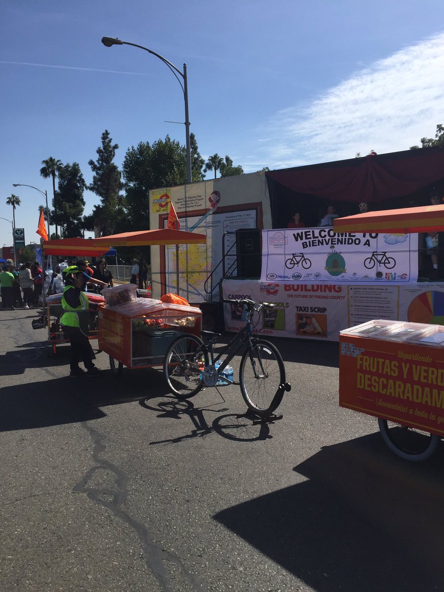 zontoyan's tweet photo. Out here at #CenCalVia on a totally blocked off Ventura St. for some easy biking around the block w/@cencalvia @fresnobike @CultivaLaSalud https://t.co/Uzpef5pqWv