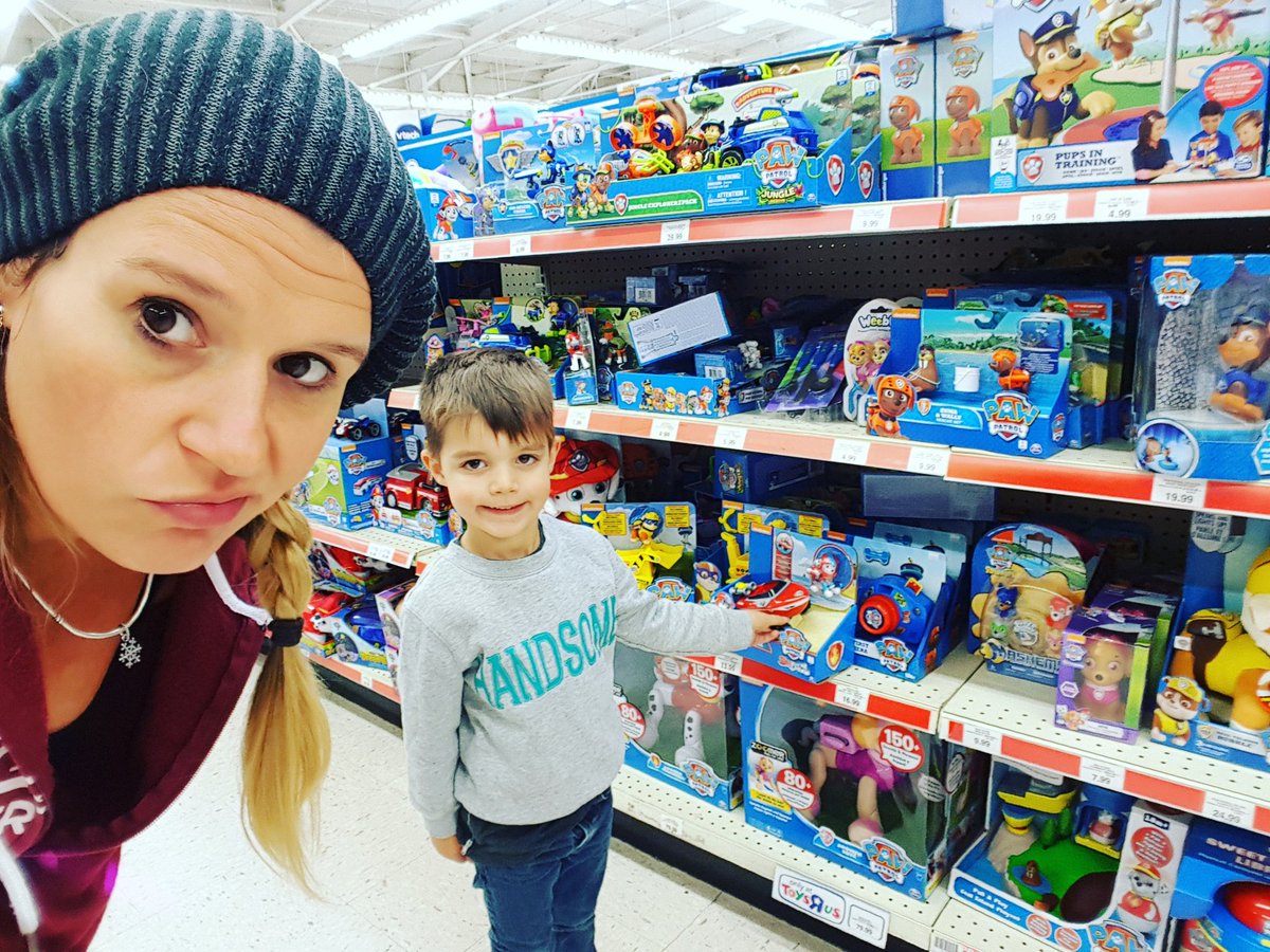 hel_bells_JO's tweet photo. Same crap toy in a million variations #junglePups #AirPups #SeaPups #StandardPups #Mum&DadNeedBetterJobs #ParentDramas #Xmas2017 #IWantINeed https://t.co/Ck0s5o2HkY