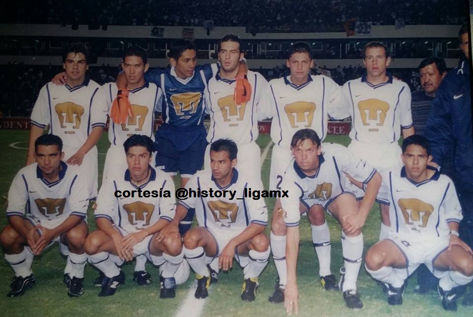 History_LigaMX's tweet photo. .@PumasMX, de local en Querétaro. Invierno'99. Zermatten-Galindo-Campos-Beltran-Ramírez-Torrado-Cariño-Alpízar-Olalde-Lagorio-Albarrán https://t.co/AdKICv2N1n