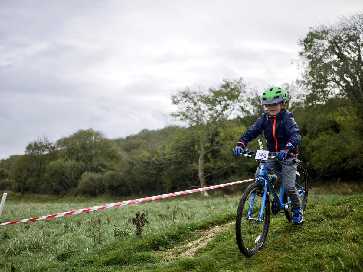 TeamJenxy's tweet photo. Strong presence from @Islabikes at the @IWCycleFest Junior Cyclocross https://t.co/fyjtEXL73d