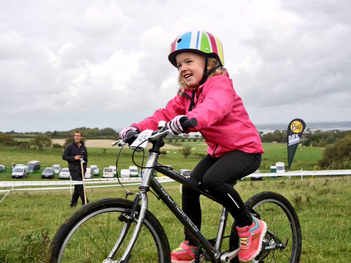TeamJenxy's tweet photo. Strong presence from @Islabikes at the @IWCycleFest Junior Cyclocross https://t.co/fyjtEXL73d