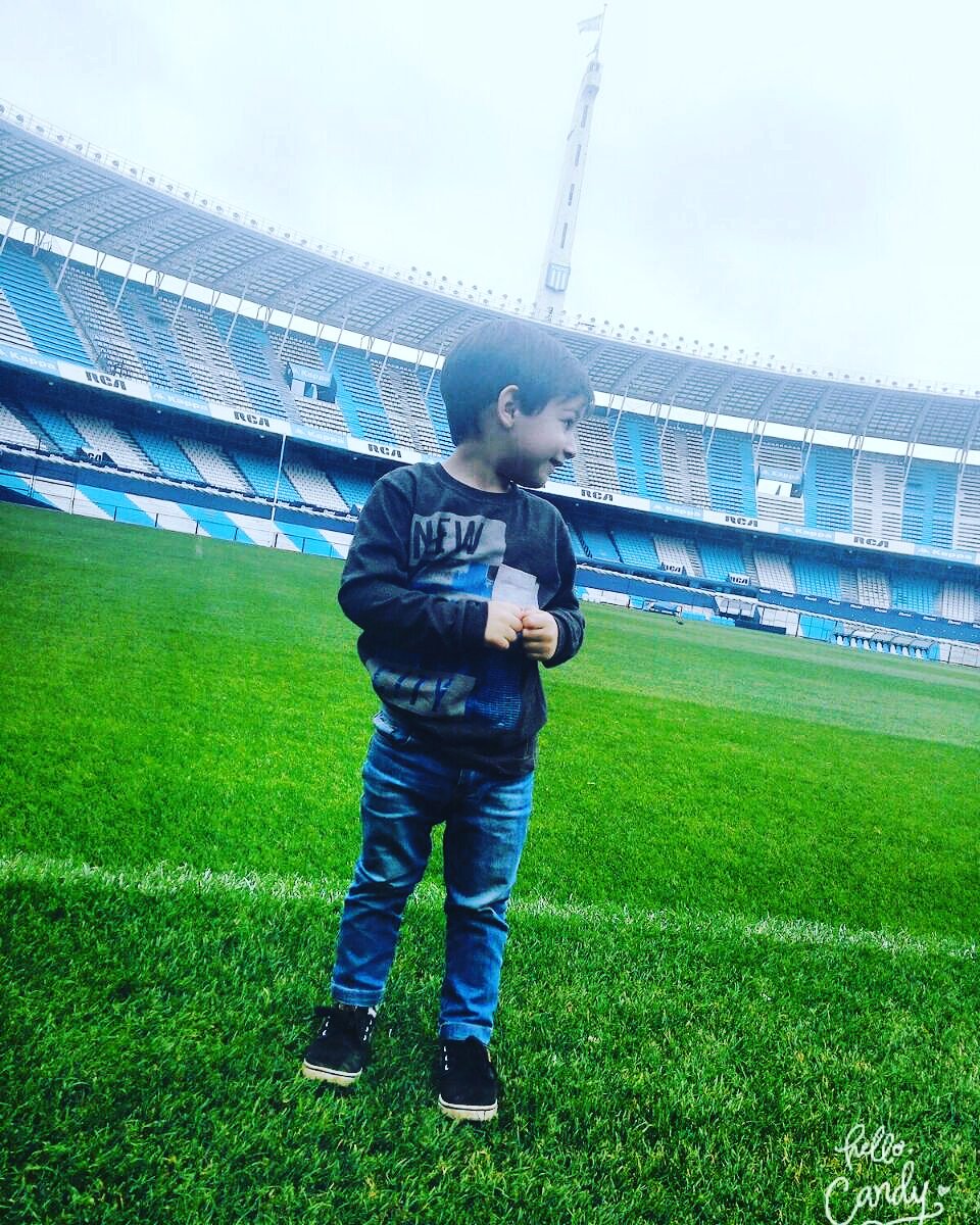 ayrtonlgi's tweet photo. Me estalla el pecho de tanta felicidad mira esa sonrisa mírate ahí adentro no das más de bello #AhijadoHermoso #DeRacing #ElCilindro https://t.co/VzjI2zNzER