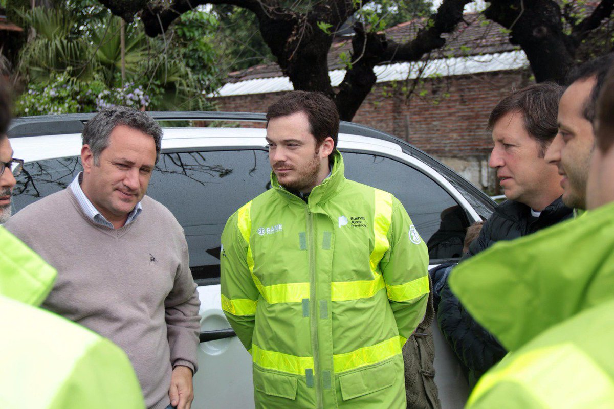 dlTorrePablo's tweet photo. Junto a @jaimemendezh y @andresscarsi realizamos un simulacro de evacuación, a fin de reducir márgenes de errores en emergencias #SanMiguel https://t.co/ZhnhwUn95L
