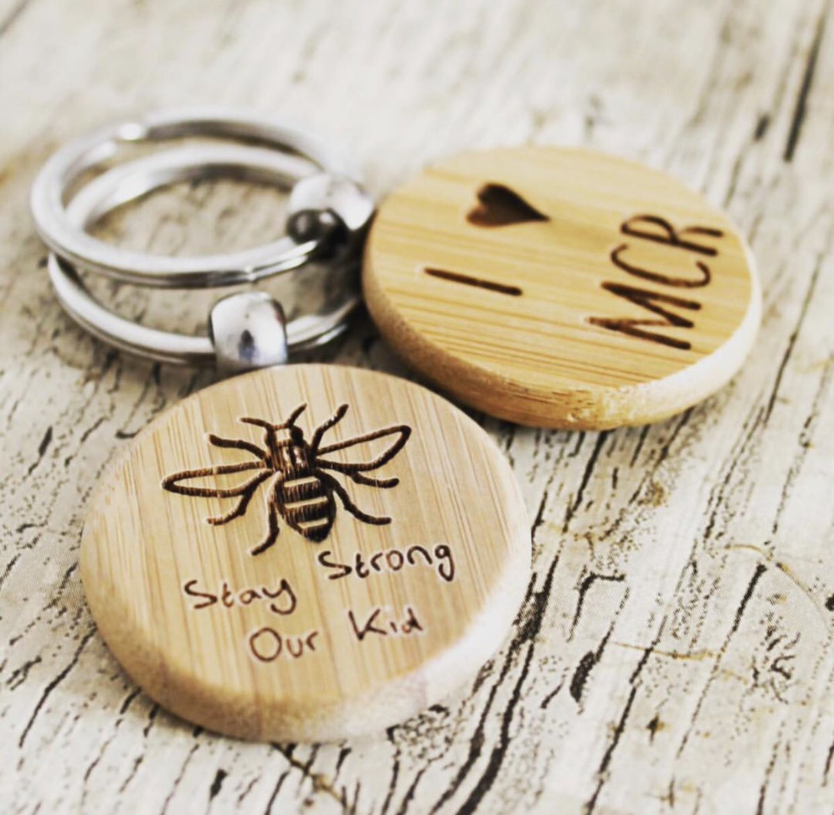 lisaJForshaw's tweet photo. We want to thank @ChiselTree for your kind #charity donation of 100 keyrings for @WeLoveMCRfund #givingback @BeauGiftCo #goodyboxes https://t.co/ijwcaoBG9h