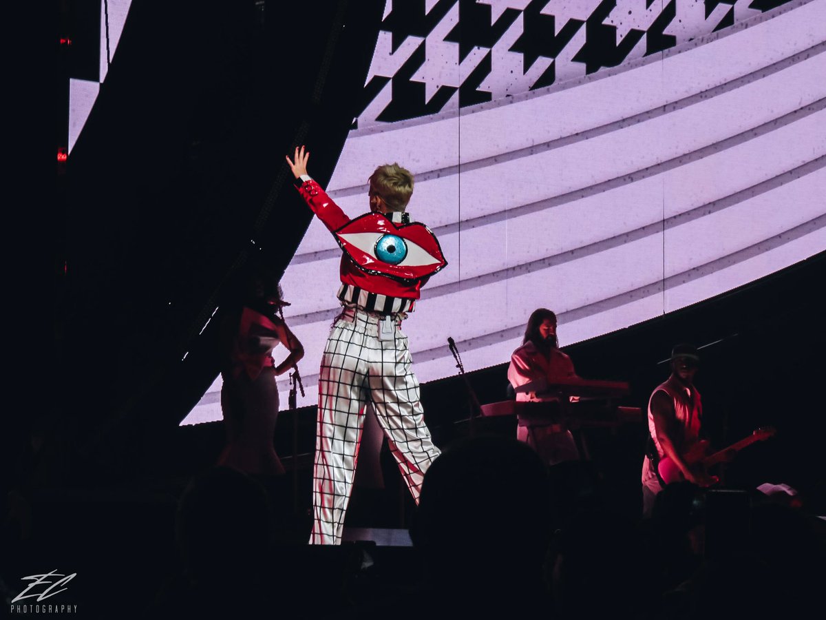 KatysFirework19's tweet photo. @katyperry you should let me be your photographer sometime 📸 || Boston night 2 || https://t.co/VakcTaUe0z