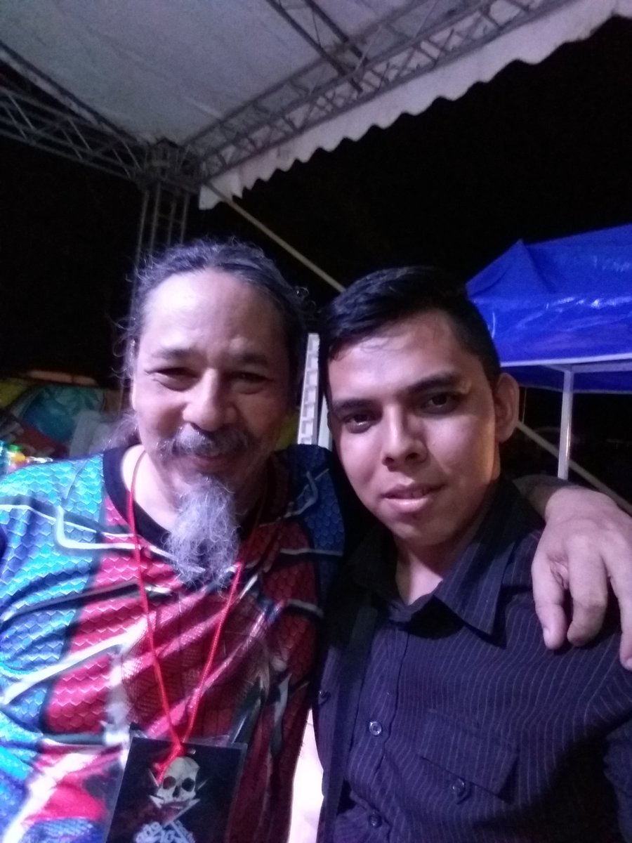 BlancoRojinegro's tweet photo. #AnoXRockfm con el máximo exponente del rock nicaragüense el mismo brother  siempre #Alejandro #cargacerrada https://t.co/rPviaBvODr