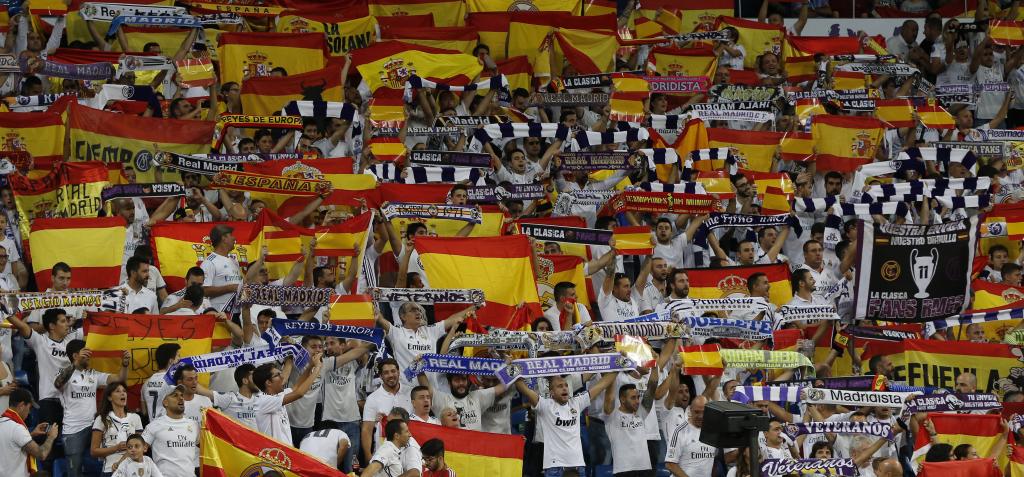 El Bernabéu se llena de banderas españolas trib.al/Ht8TV1X #LaLiga