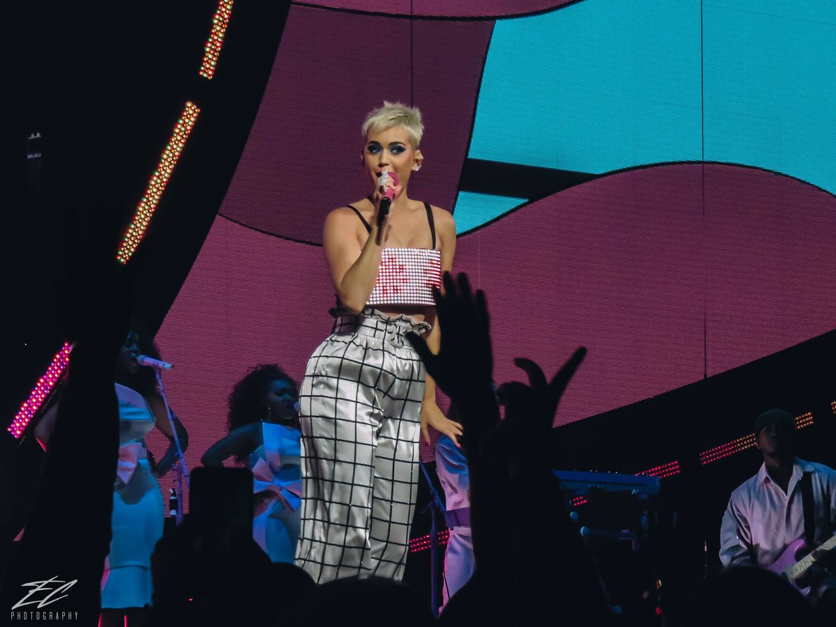 KatysFirework19's tweet photo. @katyperry || Boston Night 2 || part 2 🌟 https://t.co/LH1v67swt8